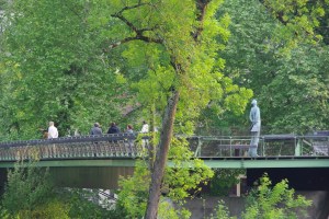 Corto Maltese sur la passerelle.